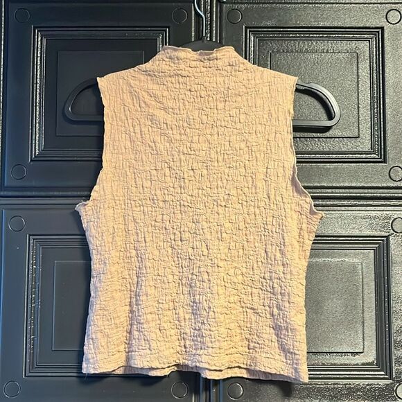 Textured top - Picture 2 of 4